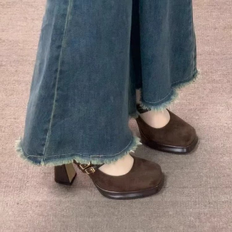 أحذية ماري جين نسائية كلاسيكية - مراجعة Vintage Fashion Online وسعره