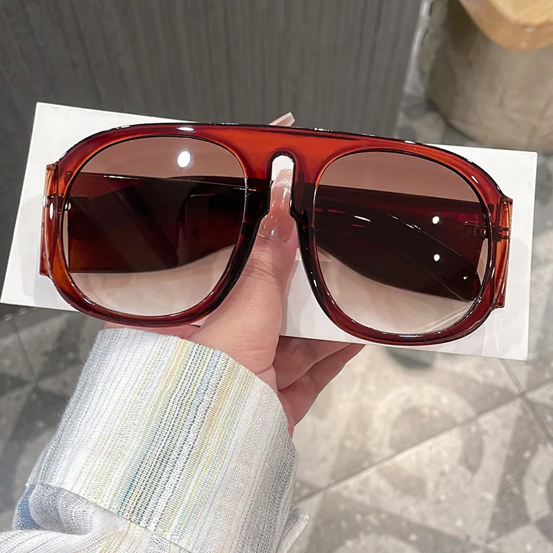 نظارات شمسية فاخرة بتصميم كلاس - مراجعة Vintage Fashion Enthusiasts وسعره