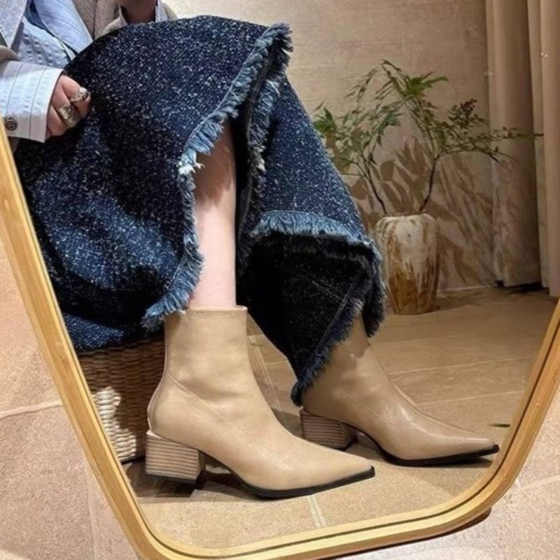أحذية نسائية بتصميم عصري لعام  - مراجعة Vintage Fashion Online وسعره